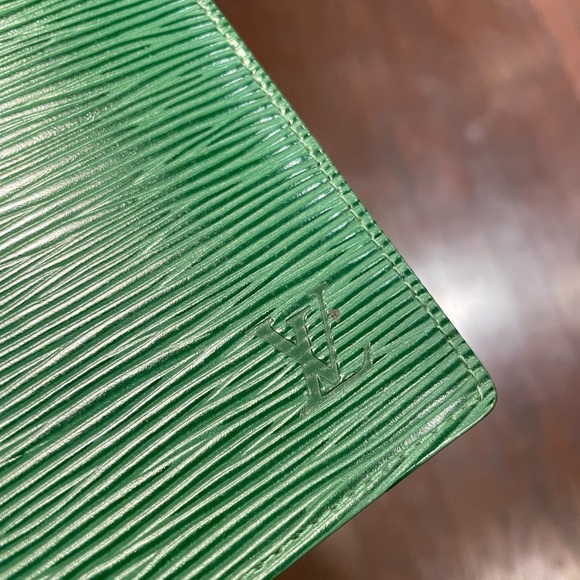 Authentic Louis Vuitton bifold wallet - Picture 4 of 13